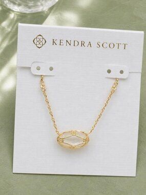 Kendra Scott Elisa Lattice Frame Gold Pendant Necklace